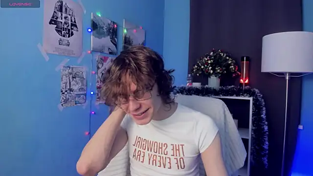 Snapshot of LeoBensyten chatting on 11.21.25 LeoBensyten online show from 11.21.25