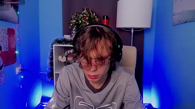 Snapshot of LeoBensyten chatting on 11.23.25 LeoBensyten online show from 11.23.25