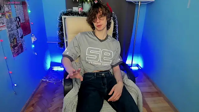 Snapshot of LeoBensyten chatting on 11.28.25 LeoBensyten online show from 11.28.25