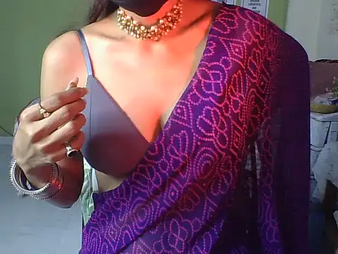 Snapshot of Saloni9 chatting on 11.02.25 Saloni9 online show from 11.02.25