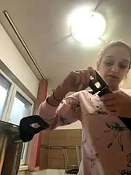 Snapshot of Celinepetit chatting on 10.29.25 Celinepetit online show from 10.29.25