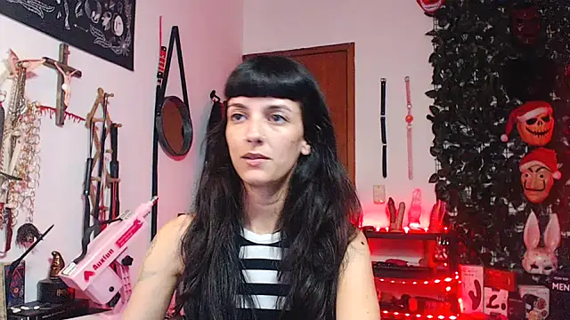 Snapshot of CarrieBurton chatting on 11.20.25 CarrieBurton online show from 11.20.25