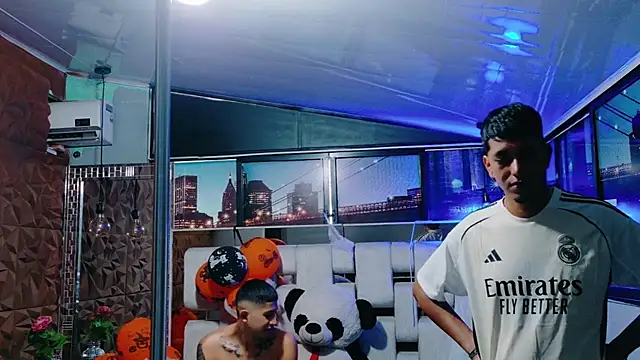 Snapshot of darwinandbrayann chatting on 10.31.25 darwinandbrayann online show from 10.31.25