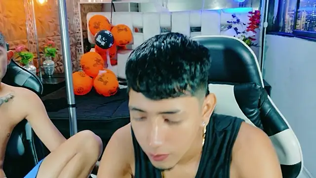 Snapshot of darwinandbrayann chatting on 11.01.25 darwinandbrayann online show from 11.01.25