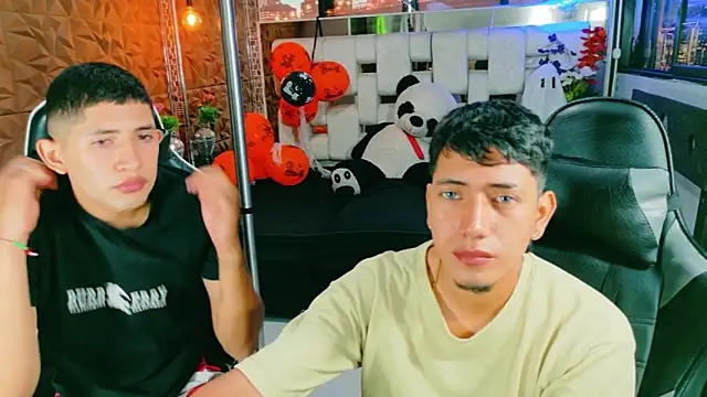 Snapshot of darwinandbrayann chatting on 11.03.25 darwinandbrayann online show from 11.03.25