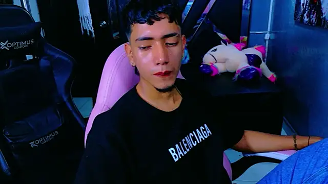 Snapshot of darwinandbrayann chatting on 11.11.25 darwinandbrayann online show from 11.11.25