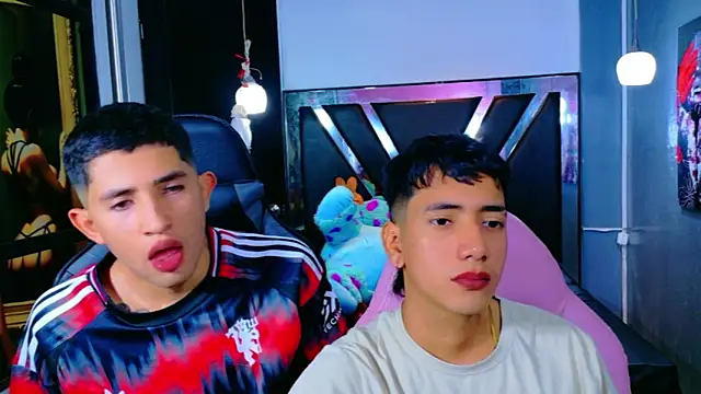 Snapshot of darwinandbrayann chatting on 11.12.25 darwinandbrayann online show from 11.12.25