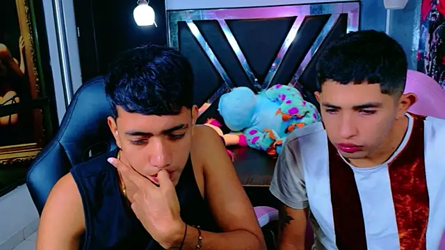 Snapshot of darwinandbrayann chatting on 11.14.25 darwinandbrayann online show from 11.14.25