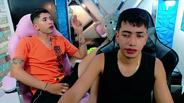 Snapshot of darwinandbrayann chatting on 11.26.25 darwinandbrayann online show from 11.26.25