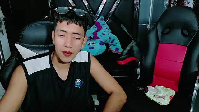 Snapshot of darwinandbrayann chatting on 11.29.25 darwinandbrayann online show from 11.29.25