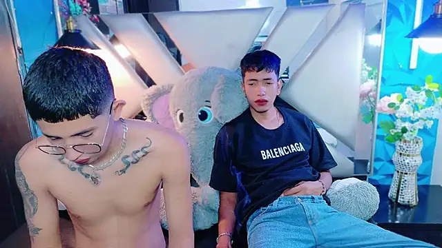 Snapshot of darwinandbrayann chatting on 11.30.25 darwinandbrayann online show from 11.30.25