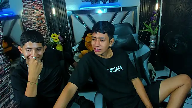 Snapshot of darwinandbrayann chatting on 12.05.25 darwinandbrayann online show from 12.05.25