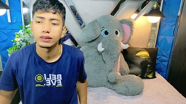 Snapshot of darwinandbrayann chatting on 12.20.25 darwinandbrayann online show from 12.20.25