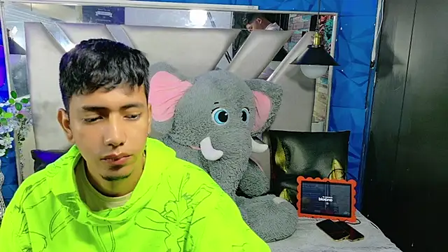 Snapshot of darwinandbrayann chatting on 12.21.25 darwinandbrayann online show from 12.21.25