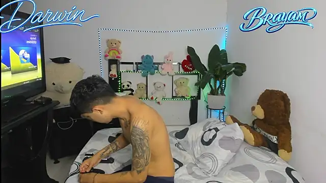 Snapshot of darwinandbrayann chatting on 02.17.26 darwinandbrayann online show from 02.17.26