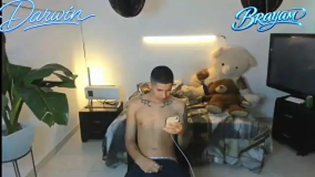 Snapshot of darwinandbrayann chatting on 02.24.26 darwinandbrayann online show from 02.24.26