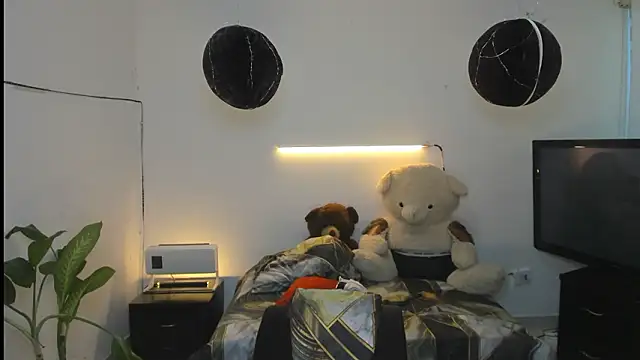 Snapshot of darwinandbrayann chatting on 03.02.26 darwinandbrayann online show from 03.02.26