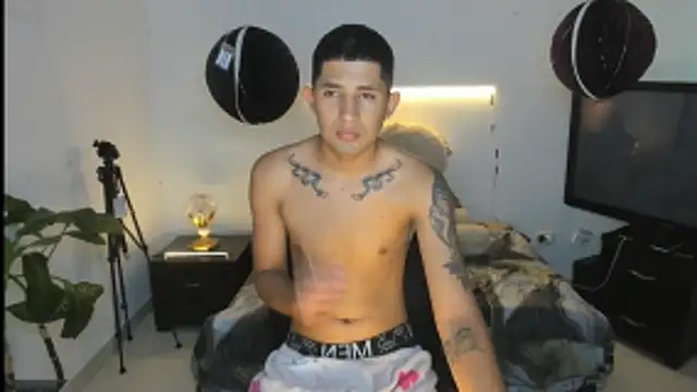 Snapshot of darwinandbrayann chatting on 03.22.26 darwinandbrayann online show from 03.22.26