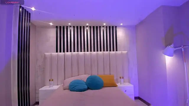 BellaConnorX online show from 04.30.26