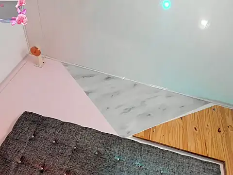 Snapshot of _tinyrose_ chatting on 12.03.25 tinyrose online show from 12.03.25