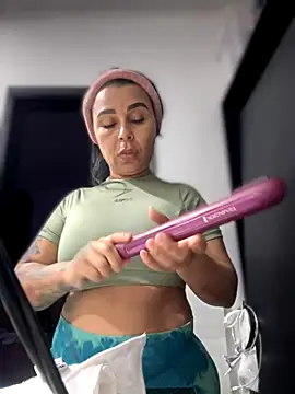 Snapshot of Natural_BIGASS_Nina chatting on 11.25.25 Natural BIGASS Nina online show from 11.25.25