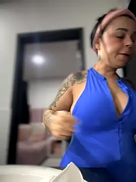 Snapshot of Natural_BIGASS_Nina chatting on 11.26.25 Natural BIGASS Nina online show from 11.26.25