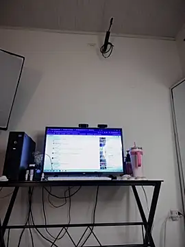 Snapshot of Natural_BIGASS_Nina chatting on 11.30.25 Natural BIGASS Nina online show from 11.30.25