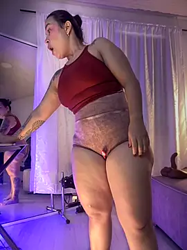 Snapshot of Natural_BIGASS_Nina chatting on 12.15.25 Natural BIGASS Nina online show from 12.15.25