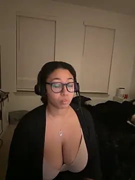 Snapshot of minha_baby chatting on 11.14.25 minha baby online show from 11.14.25