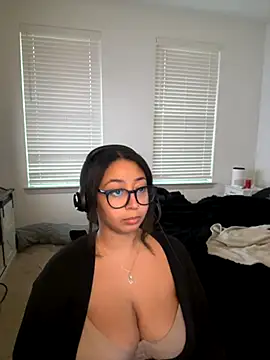 Snapshot of minha_baby chatting on 11.14.25 minha baby online show from 11.14.25