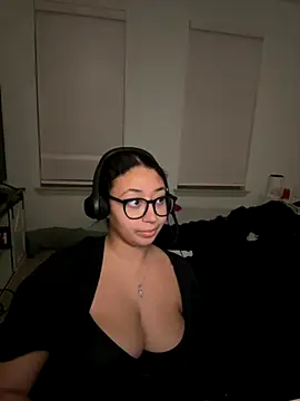 Snapshot of minha_baby chatting on 11.15.25 minha baby online show from 11.15.25