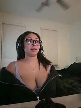 Snapshot of minha_baby chatting on 02.22.26 minha baby online show from 02.22.26