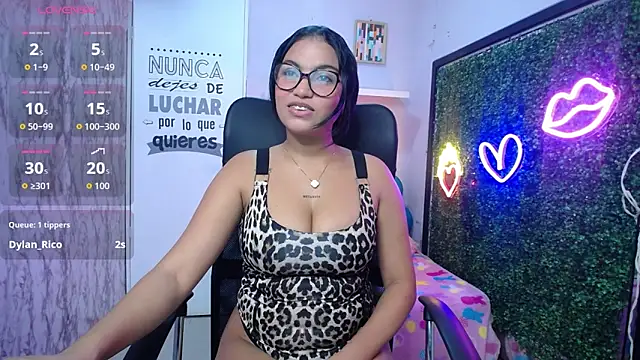 Snapshot of valeria_martinez19 chatting on 11.18.25 valeria martinez19 online show from 11.18.25