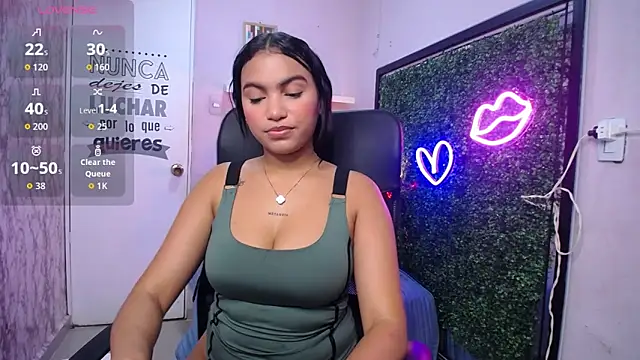 Snapshot of valeria_martinez19 chatting on 11.20.25 valeria martinez19 online show from 11.20.25