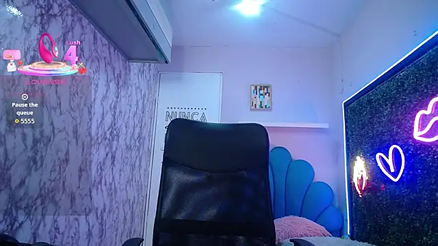 Snapshot of valeria_martinez19 chatting on 12.17.25 valeria martinez19 online show from 12.17.25