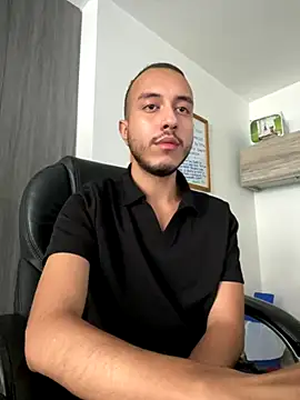 Snapshot of Cristianstone22_ chatting on 11.08.25 Cristianstone22 online show from 11.08.25