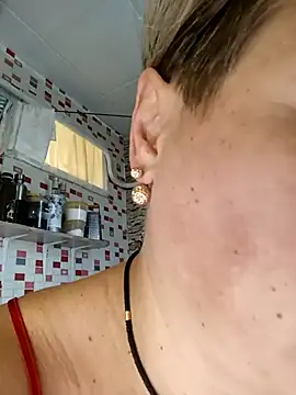 Snapshot of MilkySky chatting on 11.28.25 MilkySky online show from 11.28.25