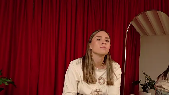 VictoriaNova  online show from 03.12.26