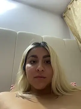 Elina Hills online show from 12.17.25