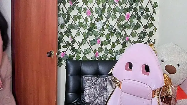 melani ferraraa  online show from 11.13.25