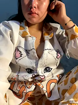 Snapshot of lylyyou chatting on 12.03.25 lylyyou online show from 12.03.25