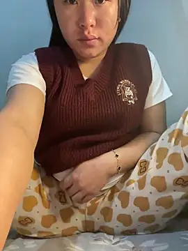 Snapshot of lylyyou chatting on 12.03.25 lylyyou online show from 12.03.25