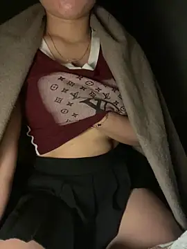 Snapshot of lylyyou chatting on 12.15.25 lylyyou online show from 12.15.25