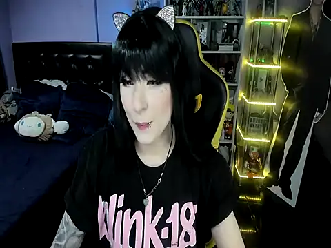 Snapshot of Yummy_dark chatting on 11.02.25 Yummy dark online show from 11.02.25