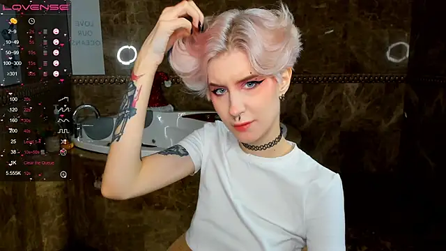 Snapshot of Angel_Julles chatting on 12.19.25 Angel Julles online show from 12.19.25