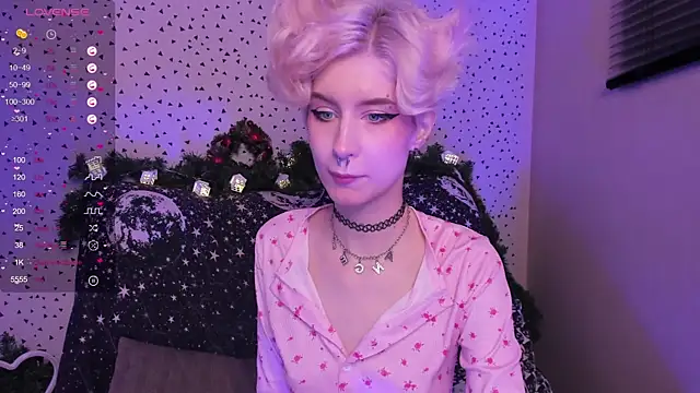 Snapshot of Angel_Julles chatting on 12.20.25 Angel Julles online show from 12.20.25