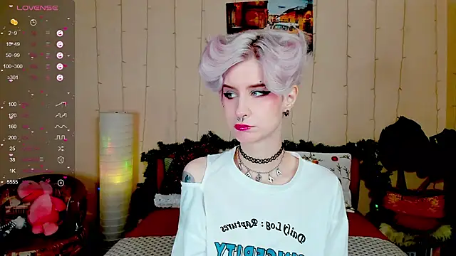 Snapshot of Angel_Julles chatting on 12.21.25 Angel Julles online show from 12.21.25