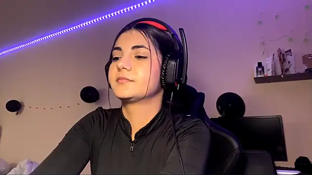 Snapshot of Marry_glow chatting on 10.30.25 Marry glow online show from 10.30.25