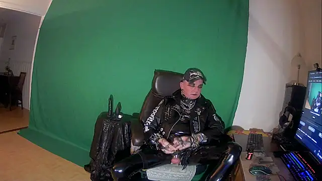 Snapshot of NahkaSami chatting on 11.07.25 NahkaSami online show from 11.07.25