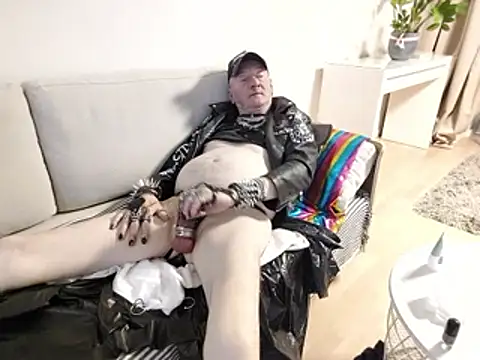 Snapshot of NahkaSami chatting on 01.14.26 NahkaSami online show from 01.14.26